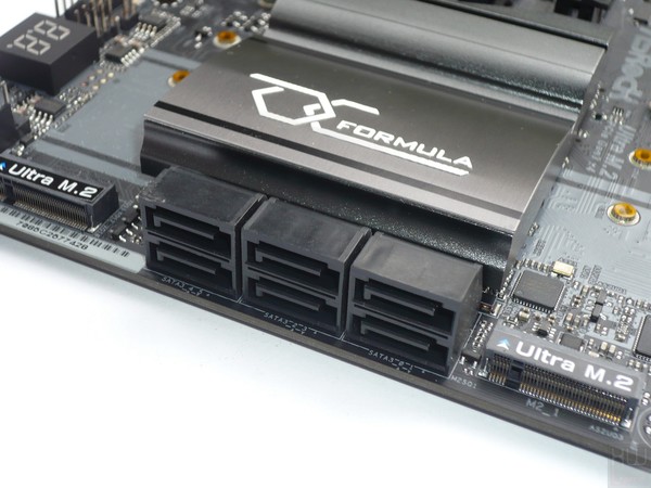 056-asrock-x299-oc-formula-foto-scheda-porte-sata-x299