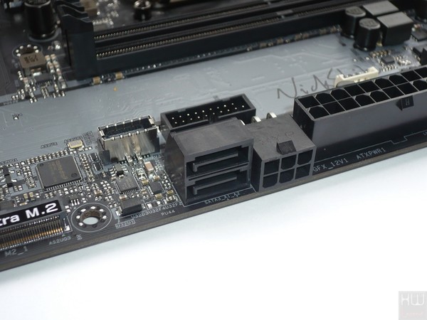 057-asrock-x299-oc-formula-foto-scheda-porte-sata-asmedia