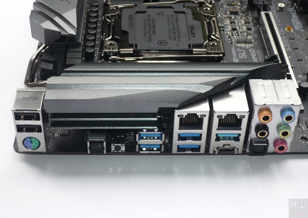072-asrock-x299-oc-formula-foto-scheda-pannello-posteriore-IO