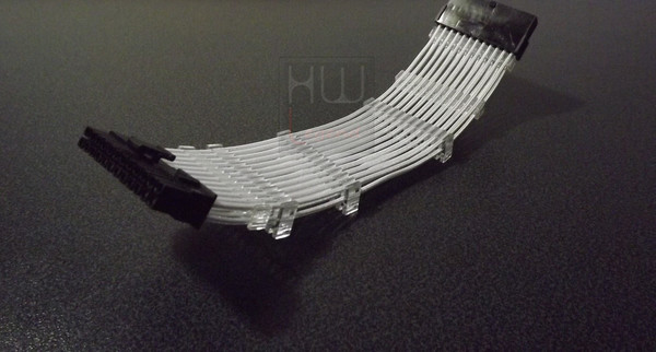 Design_e_Cura_dei_particolari_-_Lian_Li_Strimer_24_pin_-_2