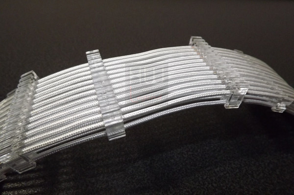 Design_e_Cura_dei_particolari_-_Lian_Li_Strimer_24_pin_-_5