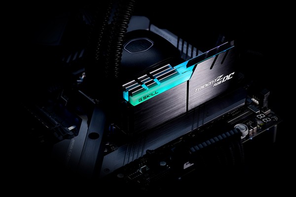 G.Skill_DDR4_per_chipset_Z390_e_Trident_Z_RGB_Double_Capacity_-_4