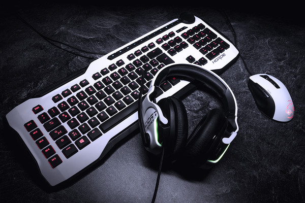 Roccat_Khan_AIMO_7.1_Hi_Resolution_Rgb_e_Kone_Pure_Owl-Eye_-_2