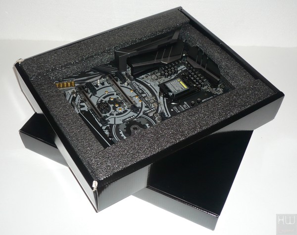 026-asrock-z390-taichi-ultimate-foto-confezione-interno