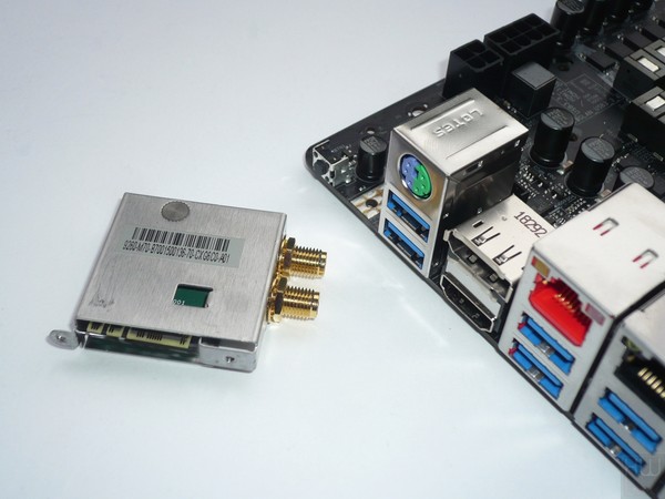073-asrock-z390-taichi-ultimate-foto-scheda-particolare-modulo-wireless