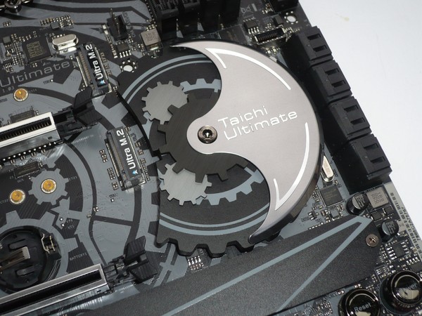 075-asrock-z390-taichi-ultimate-foto-scheda-particolare-dissipatore-pch