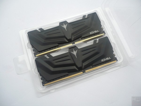 015-inno3d-ichill-memory-ddr4-foto-confezione-apertura