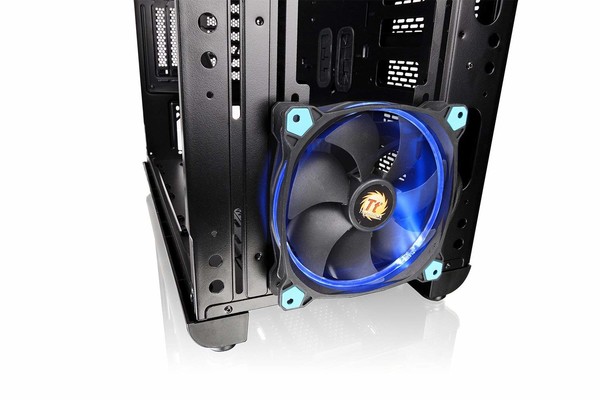 021-thermaltake-view37-riing-edition-specifiche-foto-dettaglio-ventole-preinstallate