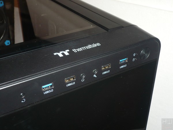 033-thermaltake-view37-riing-edition-foto-case-fronte-dettaglio-pannello-IO