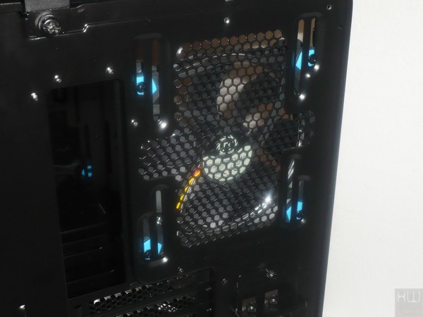 035-thermaltake-view37-riing-edition-foto-case-retro-particolari