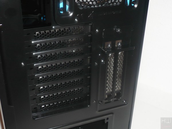 036-thermaltake-view37-riing-edition-foto-case-retro-particolari