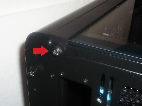 039-thermaltake-view37-riing-edition-foto-case-laterale-sinistro-particolari