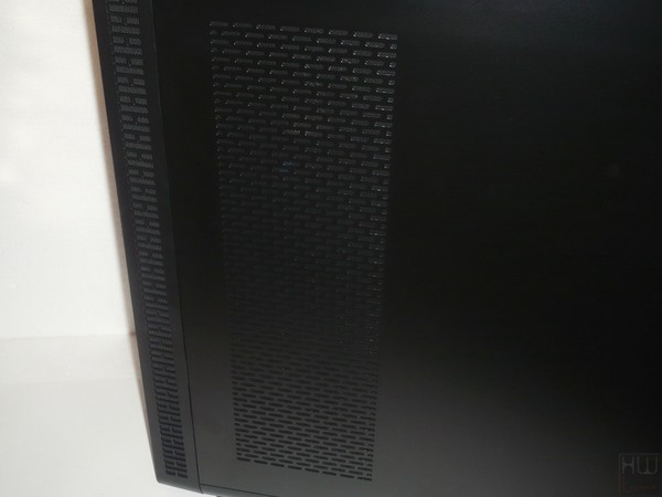 043-thermaltake-view37-riing-edition-foto-case-laterale-destro-dettagli