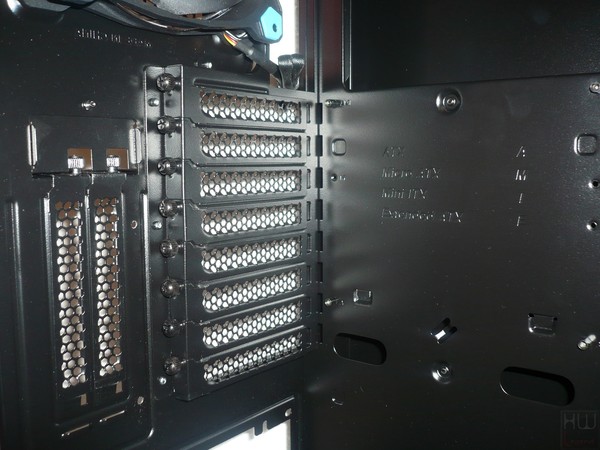 066-thermaltake-view37-riing-edition-foto-case-interno-slot-espansione