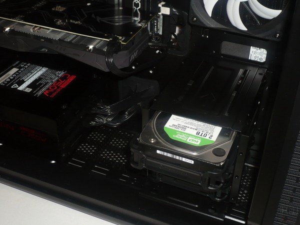 077-thermaltake-view37-riing-edition-installazione-posizionamento-HDD2