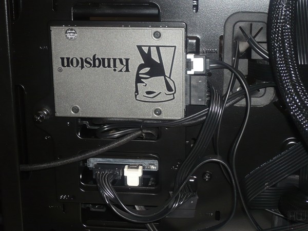 078-thermaltake-view37-riing-edition-installazione-posizionamento-SSD