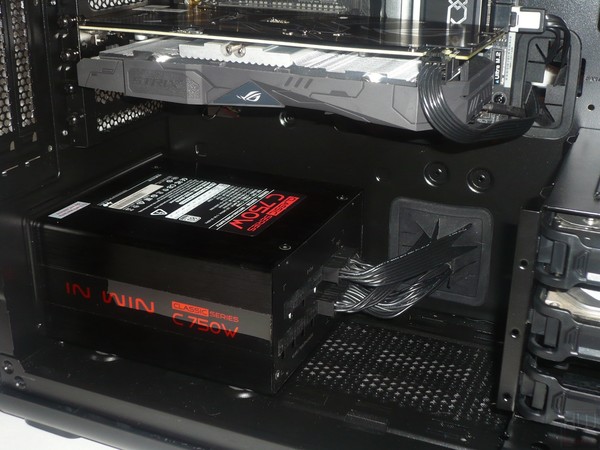 079-thermaltake-view37-riing-edition-installazione-zona-psu-passaggio-cavi