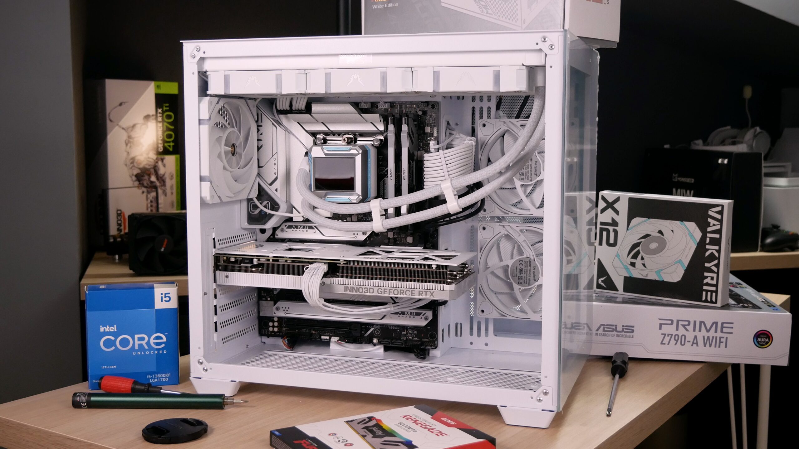 Assembliamo un PC da Gaming Bianco da 2000 euro in un fantastico case  Raijintek Paean C7! - HW Legend